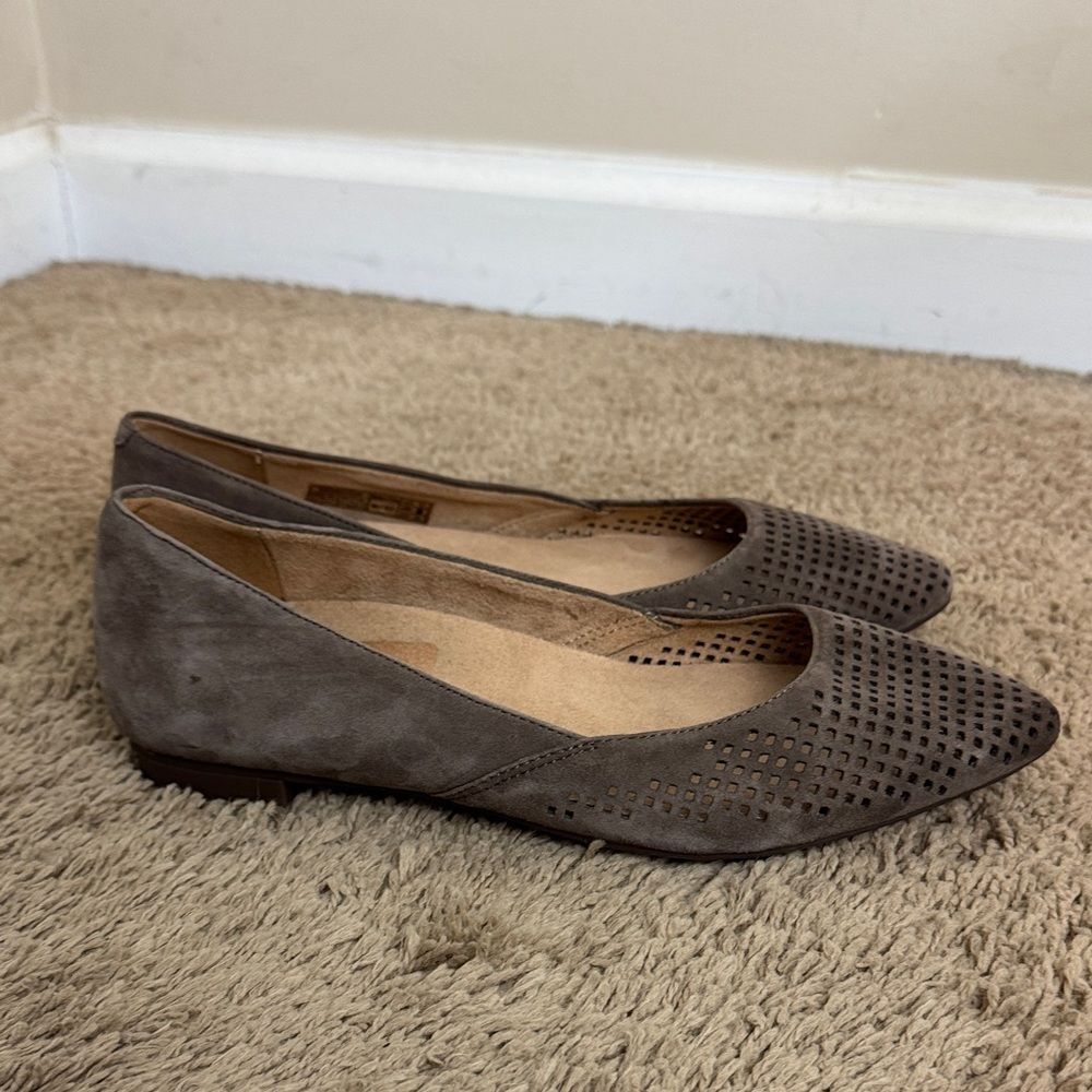 Vionic Posey Suede Perforated Pointed-Toe Flats Taupe size 6.5 Comfort Casual